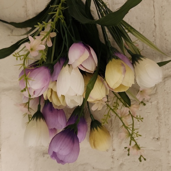 Elegant Floral Bouquet with Purple and White Accents - Picture 3 of 5